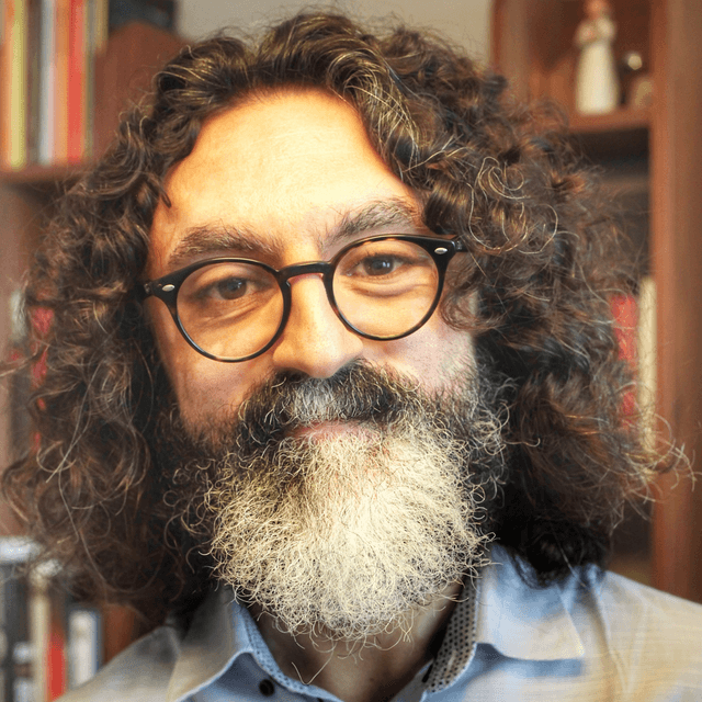 Uzm. Dr. Mustafa Özden