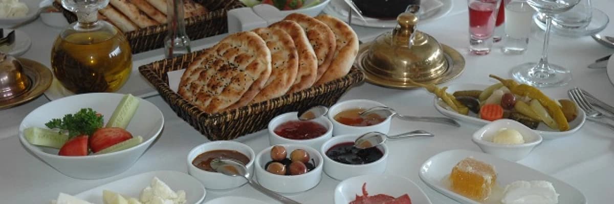 Ramazanda Örnek Bir Sofra ve Kilo Vermenin Altın Kuralları