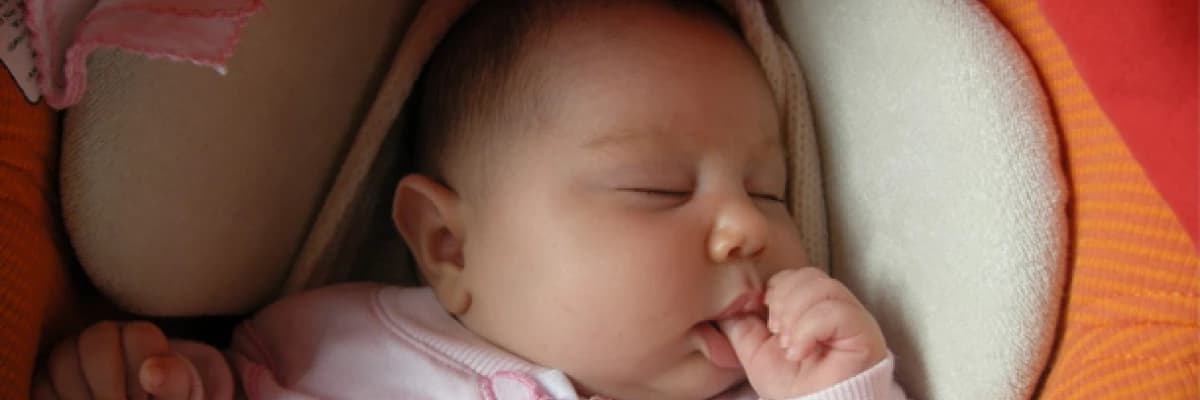 Çocukluk döneminde parmak emme davranışı