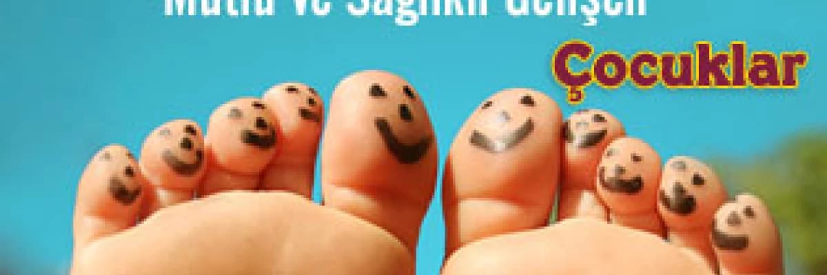 Yaz mevsiminde mutlu ve sağlıklı gelişen çocuklar