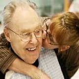 Alzheimer hastalığı nedir? Belirtileri ve Hastalığın Nedeni Nelerdir?