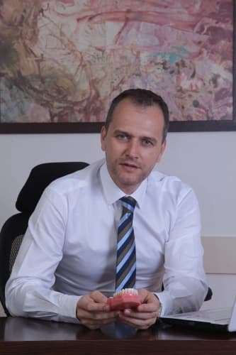 Dr. Dt. Cem Caniklioğlu Profil Fotoğrafı