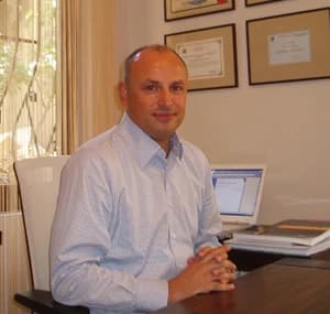 Op. Dr. Numan Bayazıt