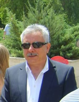 Dt. Bülent Akın