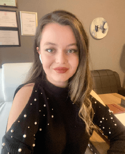 Özge Akgün
