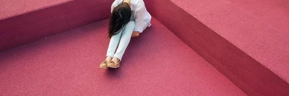 Kendimi Sürekli Yorgun ve Tükenmiş Hissediyorum: Duygusal Tükenmişlik Neden Olur?