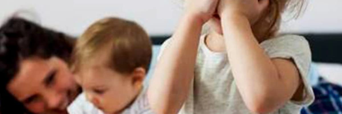 Kardeş Kıskançlığının Sebebi Kim?