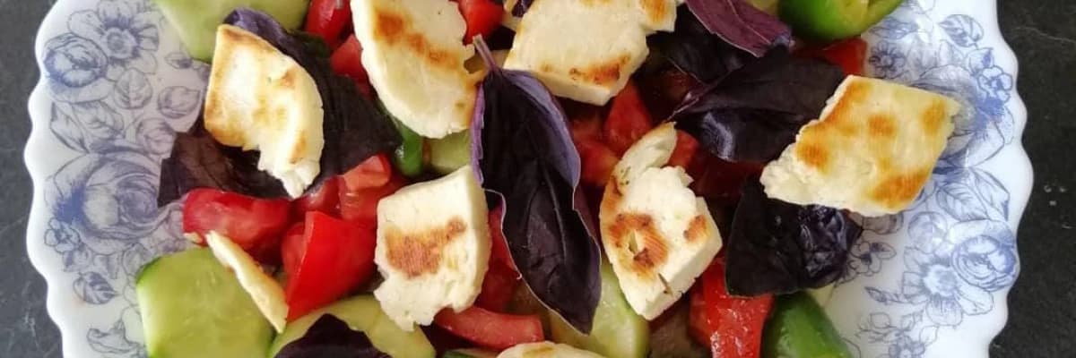 Hellim Peynirli Salata