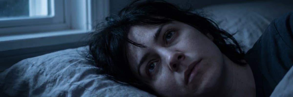 Beyninizin "Kapatma Düğmesi" Bozuldu mu? Gece Yastığa Başınızı Koyduğunuzda Başlayan O "Zihinsel Geviş Getirme" Hali (Ruminasyon)