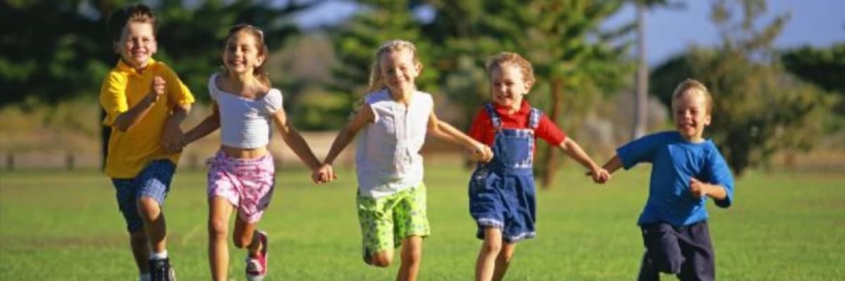 BAĞIMSIZLIĞI İNŞA ETMEK: ÇOCUĞUNUZA NE ZAMAN VE NASIL YARDIM İSTEYECEĞİNİ ÖĞRETMEK