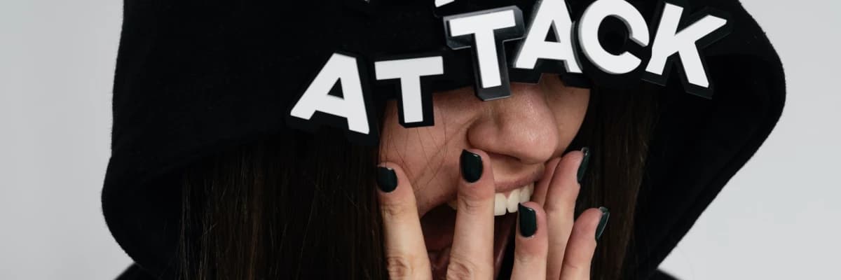 Panik Atak: Belirtiler, Nedenler ve Tedavi Yöntemleri