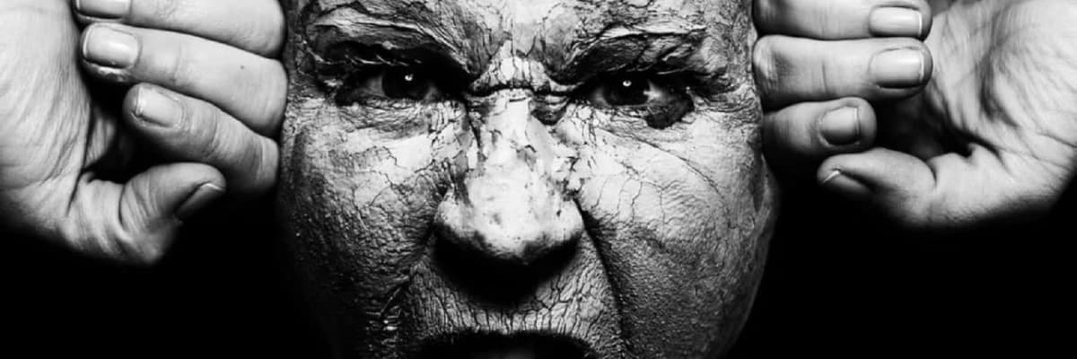 Karmaşa ve düzen arasında; zihnin puslu ve sisli düşünceleri arasında mesafe alabilmek