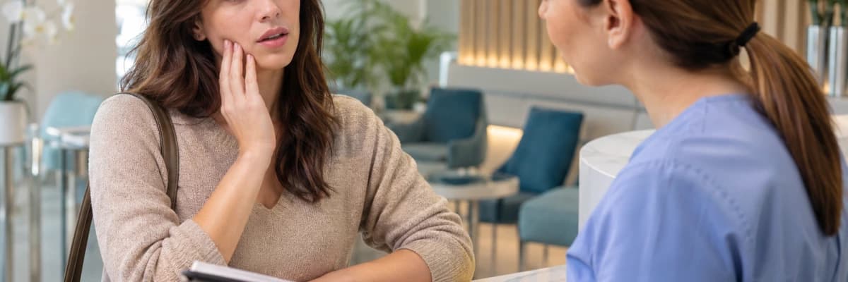 Diş Apsesi Neden Olur? Şişlik, Antibiyotik ve Acil Başvuru Belirtileri