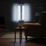 Evde Yalnız Kalma Kaygısı: Sessizlik Neden Bu Kadar Zorlayıcı Olabiliyor?