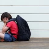 Okul fobisi nedir? Okul korkusu yaşayan çocuğa nasıl davranmalıyız?