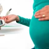 GESTASYONEL DİYABET (GEBELİK DİYABETİ) TEDAVİSİNİN MİHENK TAŞI; BESLENME TEDAVİSİ