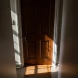 Evde yalnız kalma kaygısı