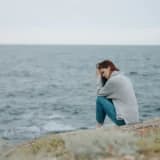 TDK seçti! Yılın kelimesi: "Kalabalık yalnızlık"! Uzmanı konuştu...