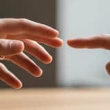 İlişkilerde Bağlanma Sorunları: Kuramsal Çerçeve ve Klinik Yansımalar