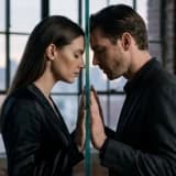 "Seni Seviyorum Ama Uzak Dur": Neden Hep Size Soğuk Davranan Kişilere Aşık Oluyorsunuz? (Kaçıngan Bağlanma)