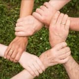 KÖK AİLENİN BİR UZANTISI OLARAK EŞİMİN AİLESİYLE DE EVLİYİM