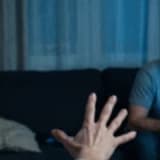 Duvarla Konuşmak: Sessizlik Ne Zaman Bir "İşkence" Yöntemine Dönüşür?