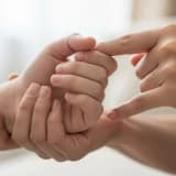 Kaygılı Çocuğunuz için Uyum Davranışlarınızı Azaltarak Ona Yardımcı Olabilirsiniz!