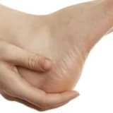 🦶 Topuk Dikeni Gerçekten Ağrı Yapar mı? Topuk Ağrısının Asıl Nedeni Ne?