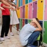 Çocuğumun Akran zorbalığına uğradığını nasıl anlarım?  Nasıl başa çıkabilirim?