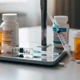 Obezite İğneleri (Ozempic, Wegovy, Mounjaro) Gerçekten Ameliyatın Yerini Alabilir mi?