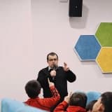 Ana-oğul arasındaki çatışma, çekişme ve iletişim sorunu neden olur? Bu durumla başa çıkmak için neler yapmalısınız? Neler yapmamalısınız ?