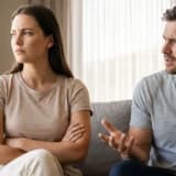 "Beni Seviyorsa Anlamalıydı": Evliliklerde 'Zihin Okuma' Yanılgısı ve Sessiz Beklentiler