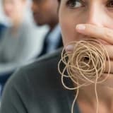 Yanlış Anlaşılma Korkusu: Kendini İfade Etmek Neden Bu Kadar Zor?