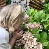 Ebeveynler nasıl davranırsa çocuk sevgiyi doğru öğrenir ve karşısındakine aktarabilir?