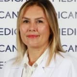 Uzm. Dr. Esra Irmak Üstün Profil Fotoğrafı