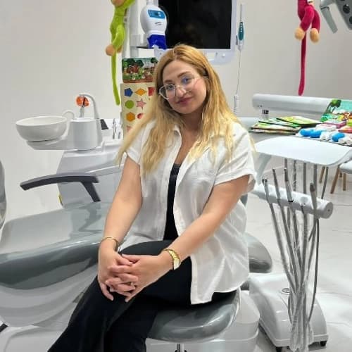 Dt. Özden Zeynep Karademir Oto Profil Fotoğrafı