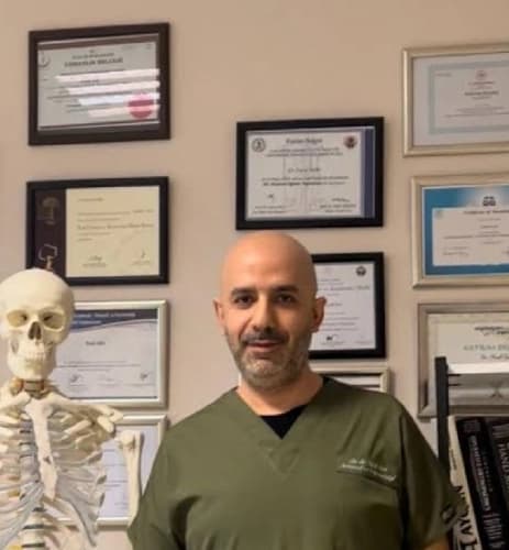 Op. Dr. Ferdi Sarı Profil Fotoğrafı