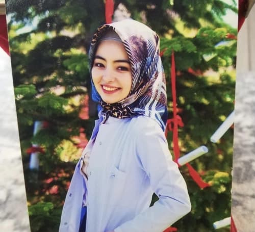 Dt. Emine Büşra Keklik Profil Fotoğrafı
