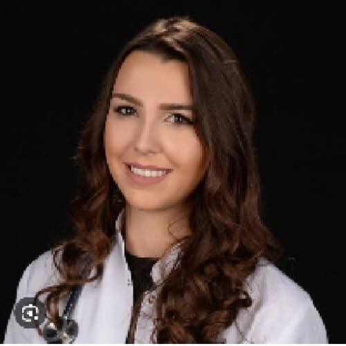 Uzm. Dr. Begüm Güneş Profil Fotoğrafı
