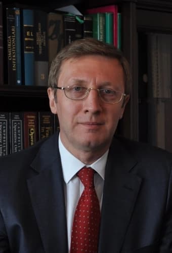 Op. Dr. Tayfun Açıkgöz Profil Fotoğrafı