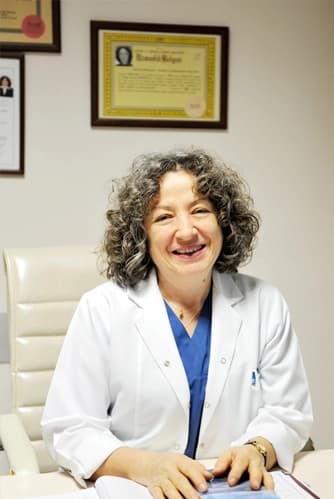 Dr. Ayşen Zümrüt Arseven Profil Fotoğrafı