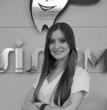 Dt. Kübra Şenvardar