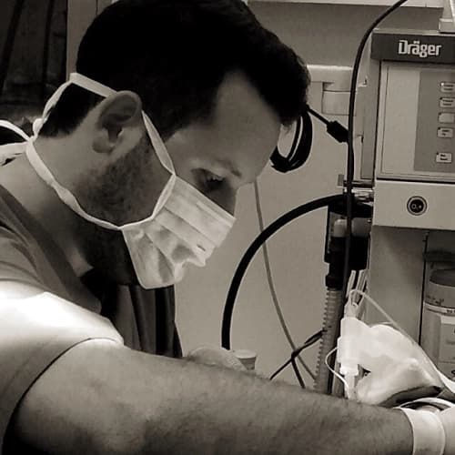 Uzm. Dr. Dt. Bertan Buyan Profil Fotoğrafı
