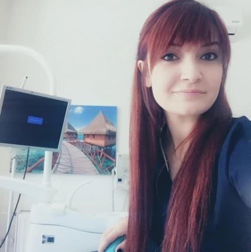 Dt. İrem Özkalkan Profil Fotoğrafı