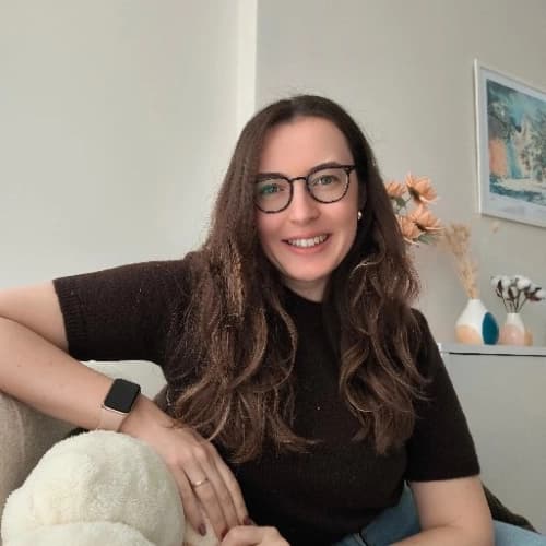 Klinik Psikolog Elif Özgür Önal Profil Fotoğrafı