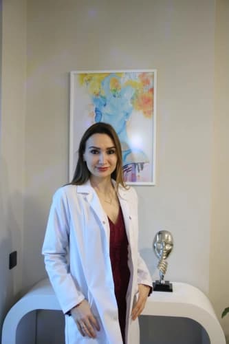 Op. Dr. Mehtap Özkahraman Kırık Profil Fotoğrafı