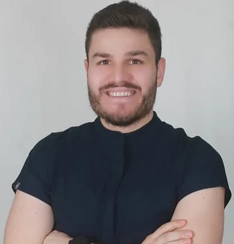 Uzm. Dt. Berk Solakoğlu Profil Fotoğrafı
