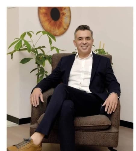 Op. Dr. Cüneyt Işık Profil Fotoğrafı