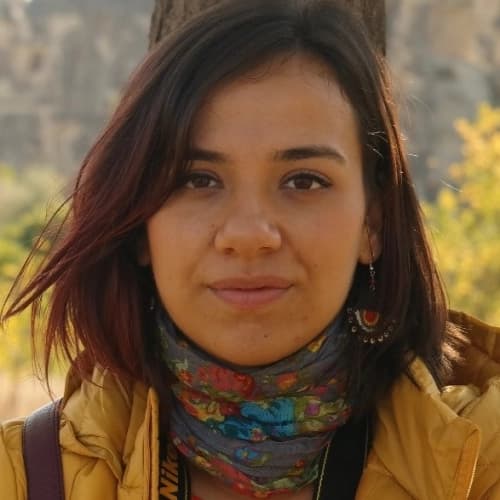 Psikoterapist Ayça Saraç