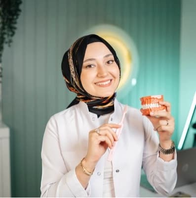 Dt. Rabia Zeynep Tokdemir Sel Profil Fotoğrafı